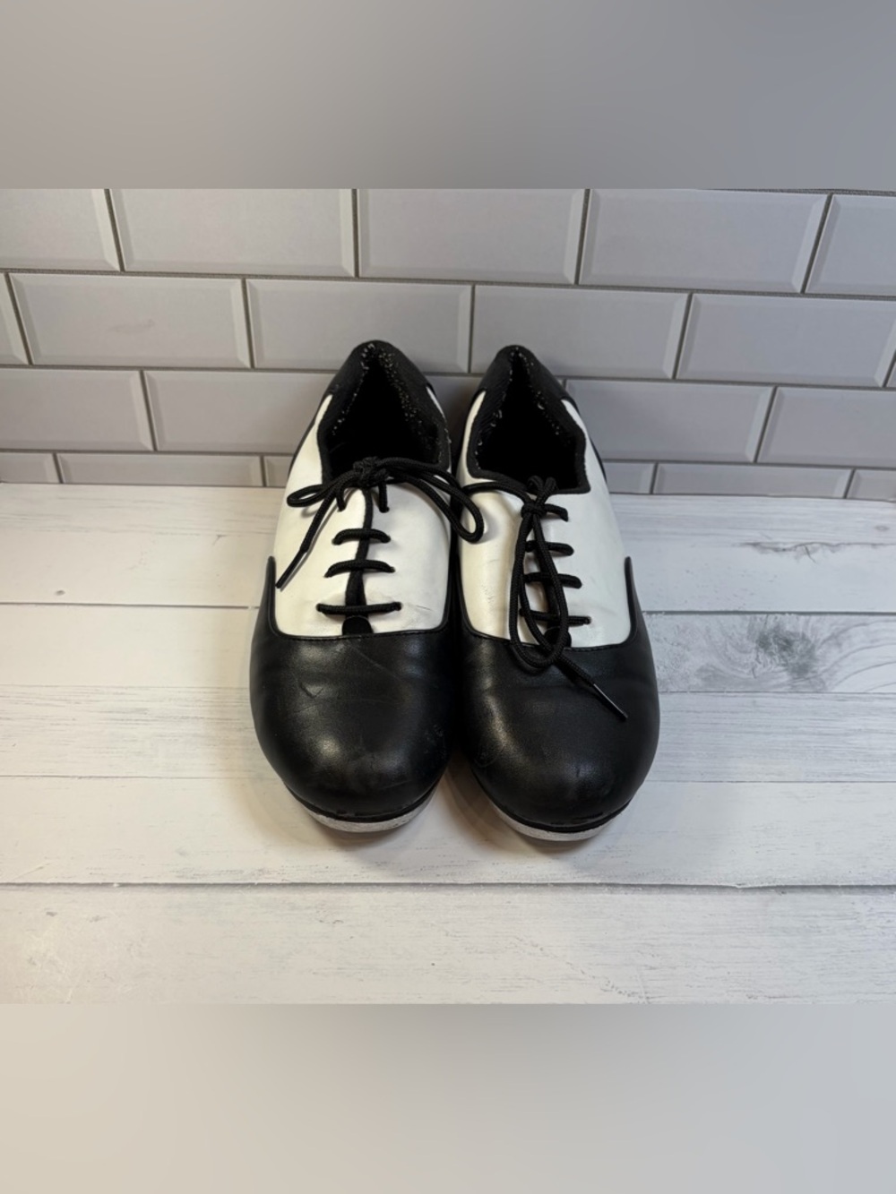 Made in China Girl :7A Black and White Tap Shoes - Classic Lace-Up Performance